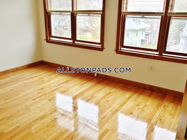Building Photo - 102 Allston St