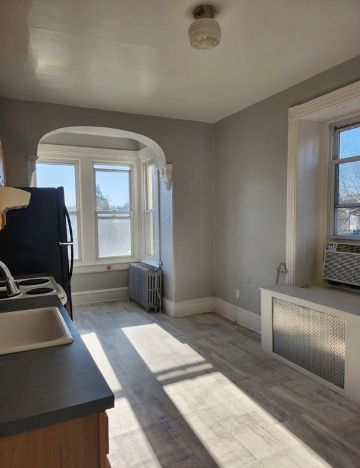 Building Photo - 163 Sumac St