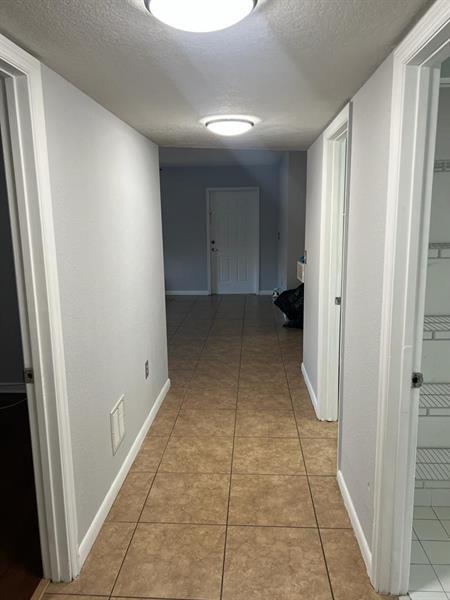 Building Photo - 319 NE 35th Ct