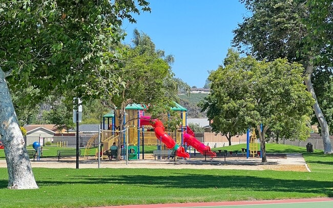 Building Photo - Stunning Saltillo Tiled Single Story Condo in Oceanside!