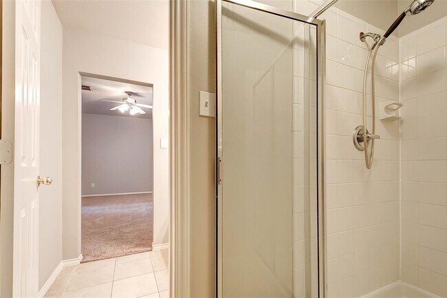 Building Photo - 1718 Redwing Cove Dr