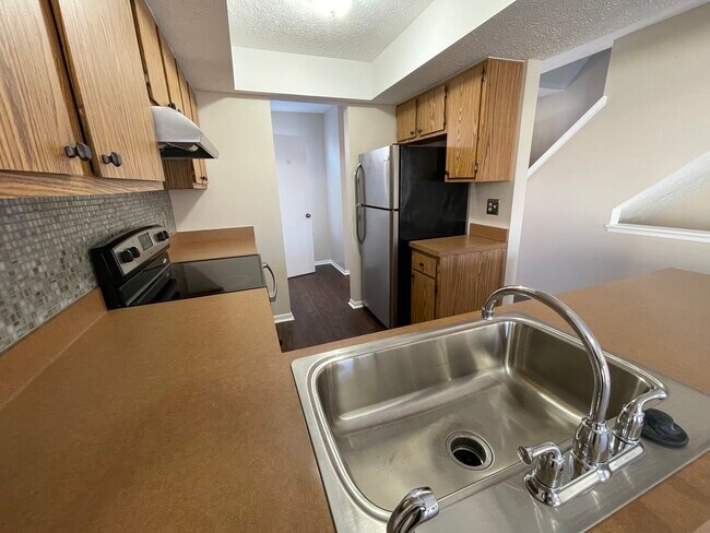 Building Photo - 2618 Cedar Lake Dr