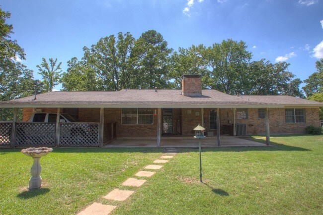 Building Photo - 303 Clements Rd