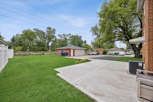 Building Photo - 801 Barnsdale Rd