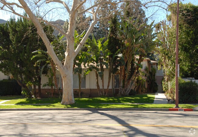 Primary Photo - 3012 W Riverside Dr