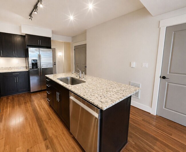 Building Photo - 1bd/1.5ba Seattle Condo