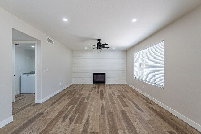 Building Photo - Newly Remodeled 3 bedroom in Goodyear!