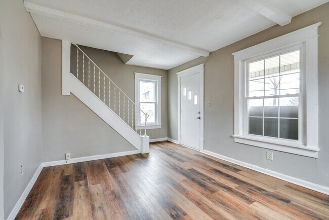 Building Photo - Spacious 3 Bedroom Akron Home