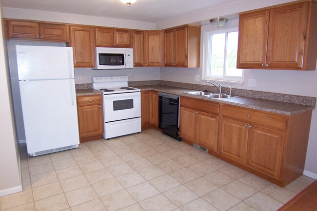 kitchen - 4720 Baylor Ct