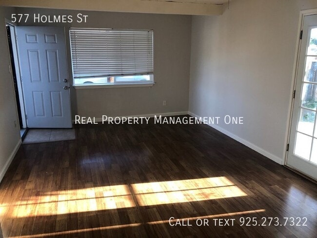 Building Photo - 577 Holmes St