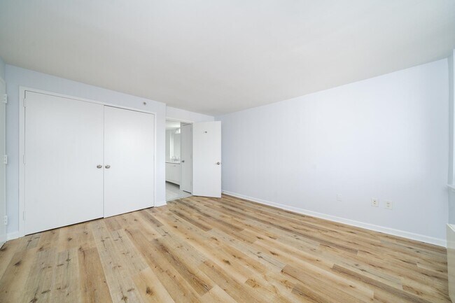 Building Photo - 700 Grove St