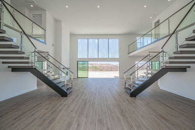 Building Photo - Spacious 5-Bedroom Home with Community Ame...