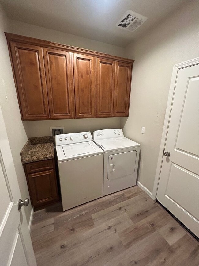 Building Photo - Charming 3 Bedroom in Great Location!