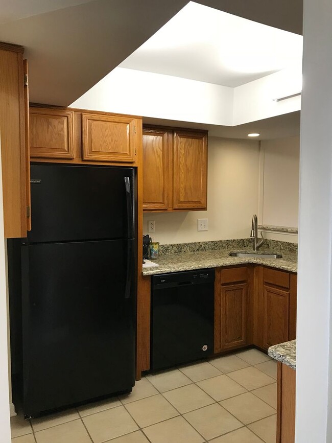 Building Photo - 2 bedroom, 2.5 bath townhome in Pike Creek