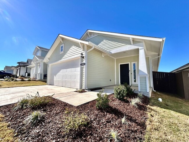 Building Photo - Move-In Ready 3BR, 2BA with Fully Equipped Kitchen & Laundry Room