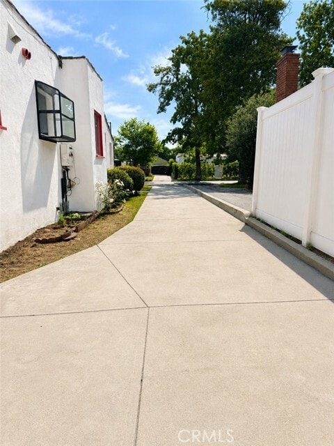 Building Photo - 5648 Beck Ave