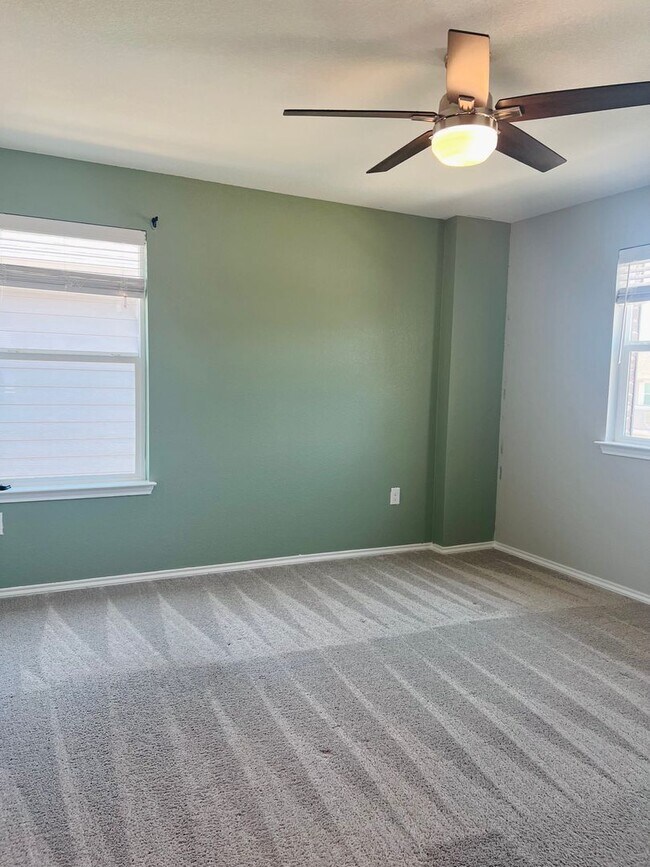 Building Photo - Tech Ridge Area Gem – Nearly 3,000 Sq Ft o...