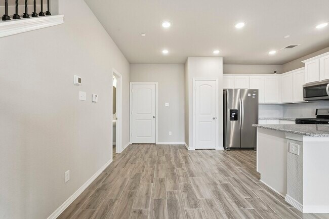 Building Photo - 8038 Scanlan Trce