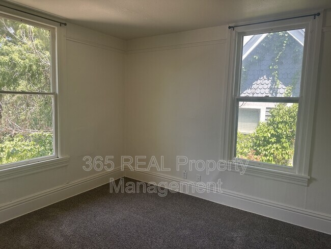 Building Photo - 1227 12th Ave