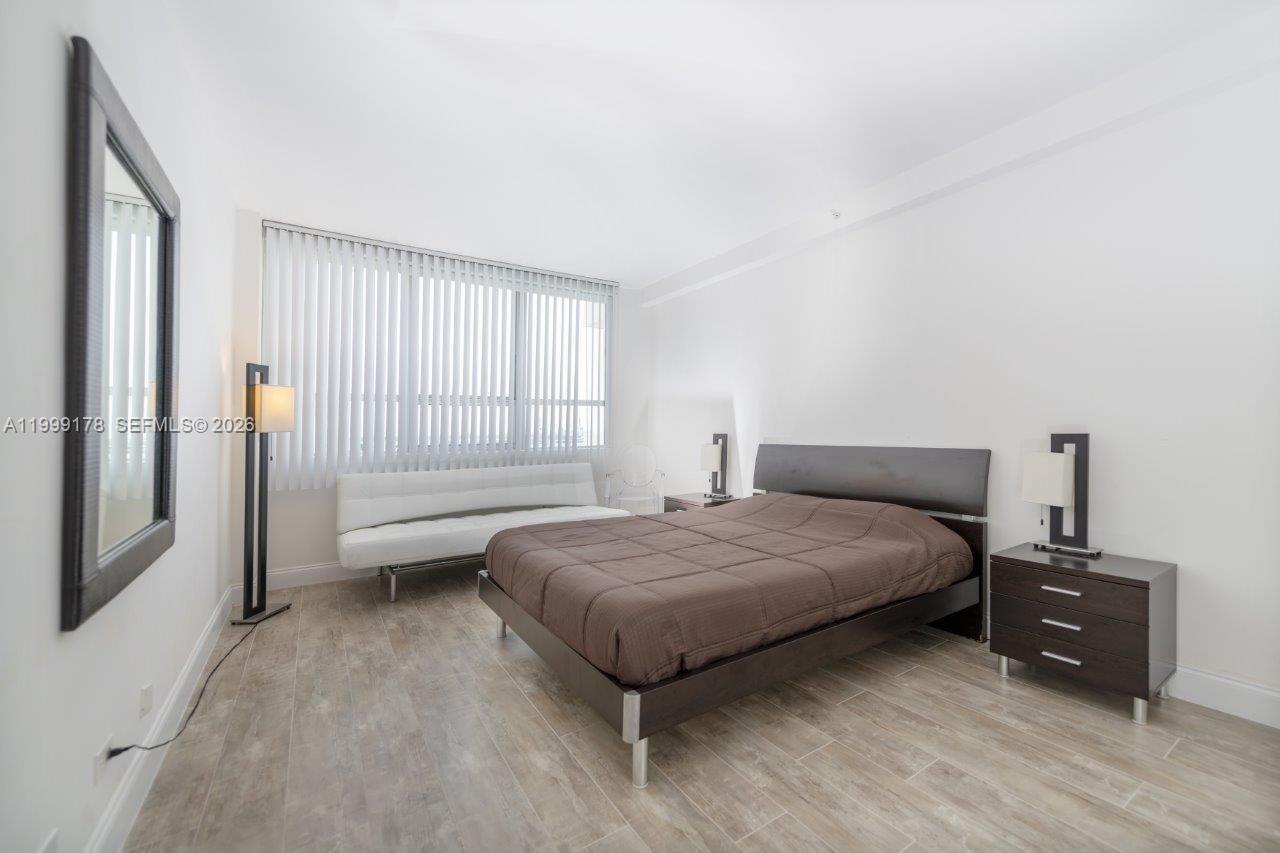 Building Photo - 1500 Bay Dr