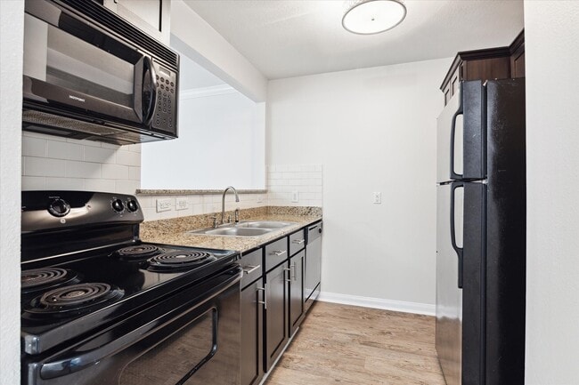 Building Photo - 427 W 16th St