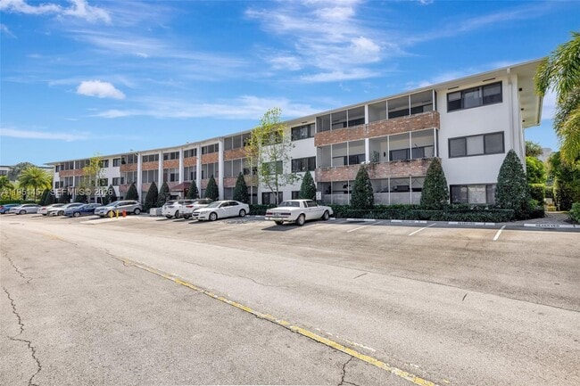 Building Photo - 2190 NE 51st Ct