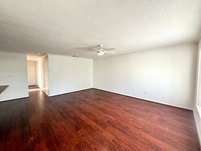 Building Photo - 236 E 46th St