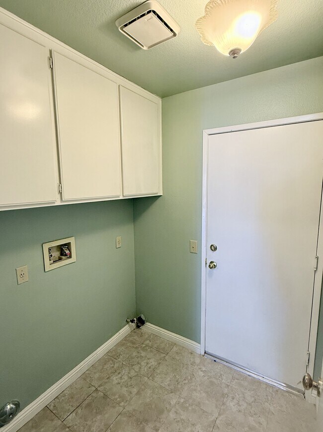 Building Photo - 28088 Orangegrove Ave