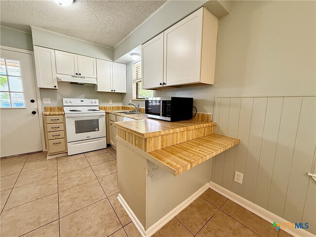 Building Photo - 705 Woodcrest Cir