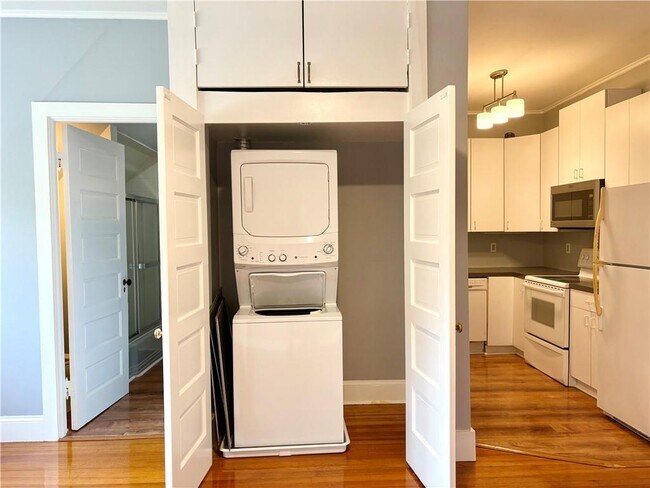 Building Photo - 438 Wolcott Ave