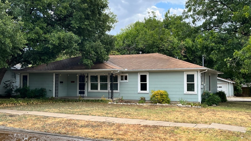 Building Photo - 1000 E Walnut St