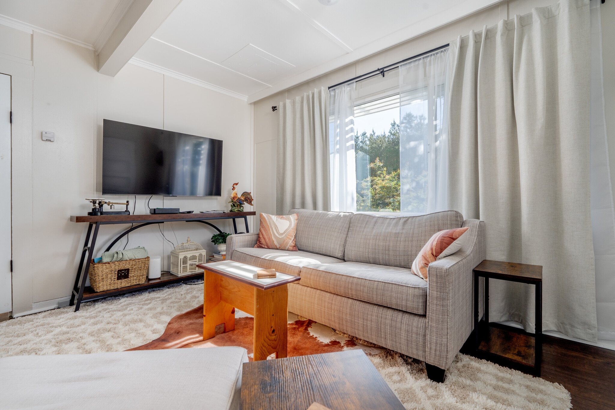 Building Photo - 273 W Carmel Valley Rd