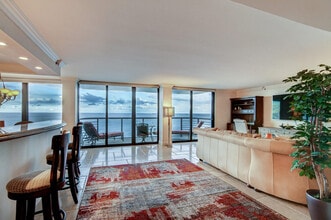 Building Photo - 250 S Ocean Blvd