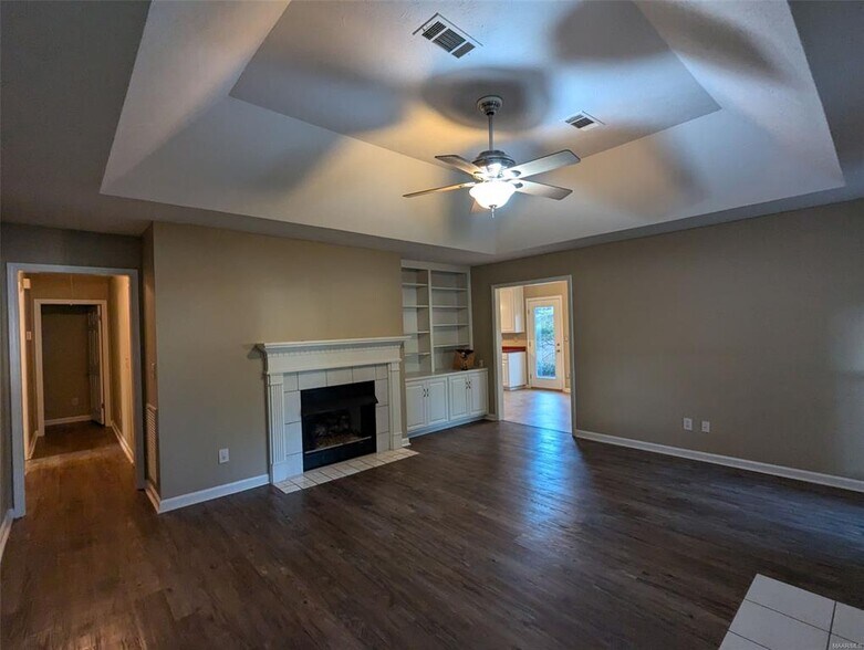 Building Photo - 557 Forest Ridge Ct