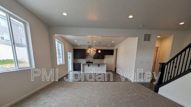Building Photo - 2123 Wallflower Dr