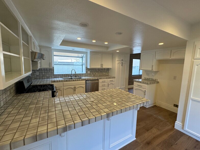 Open and bright airy kitchen...just needs a refrigerator - 2220 Curtis Ave