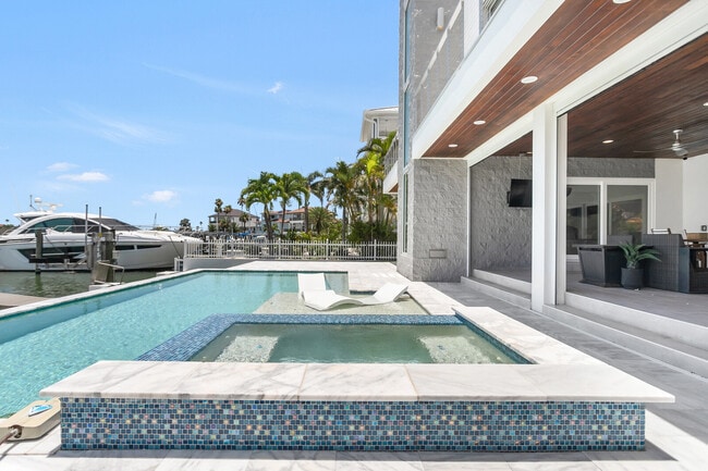 Building Photo - 905 Bay Point Dr