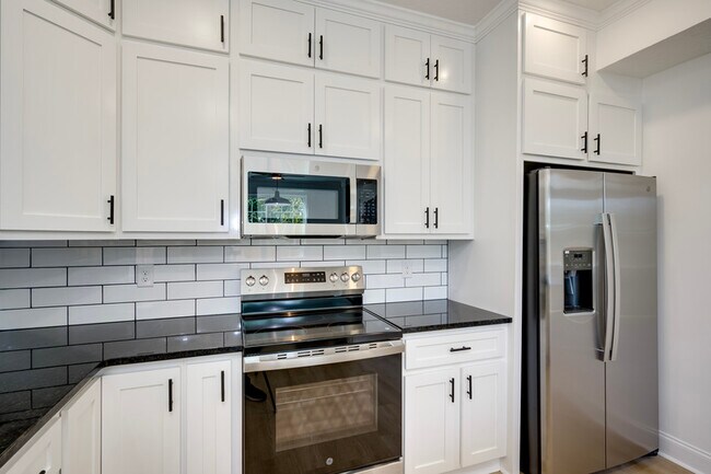 Building Photo - 412 Riley Ln