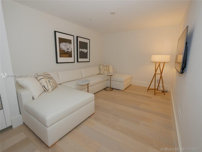 Building Photo - 10201 Collins Ave