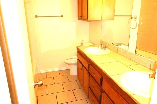 Building Photo - 118 NE 12th St