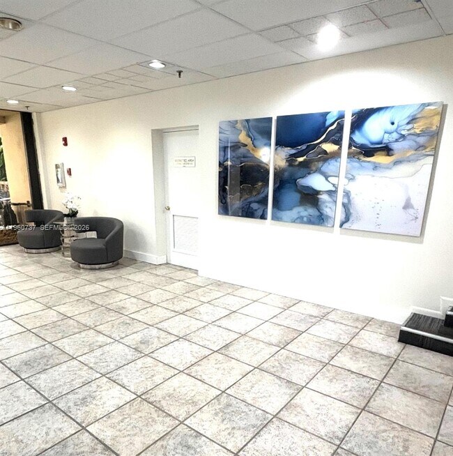 Building Photo - 900 NE 195th St