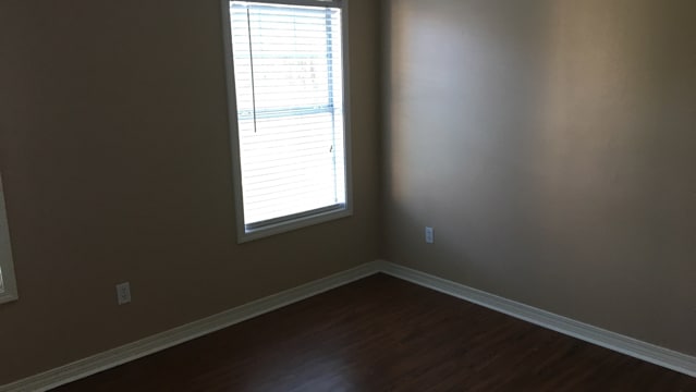 Building Photo - 629 S Barnett Springs St