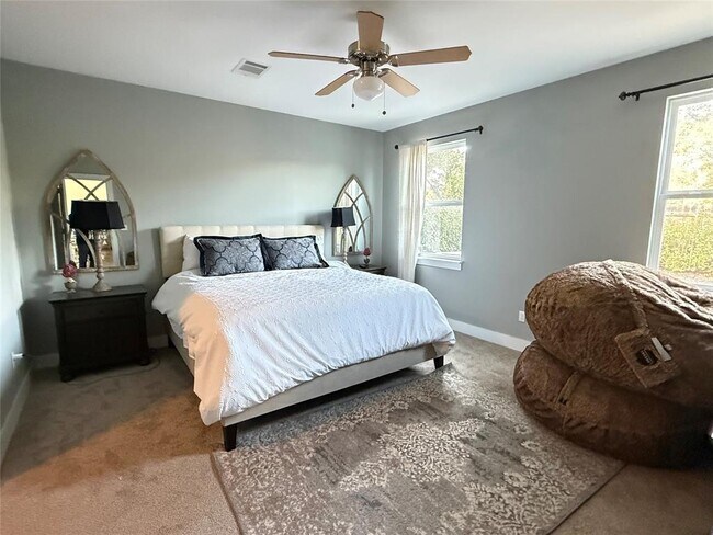 Building Photo - 410 Summit Ridge Dr N