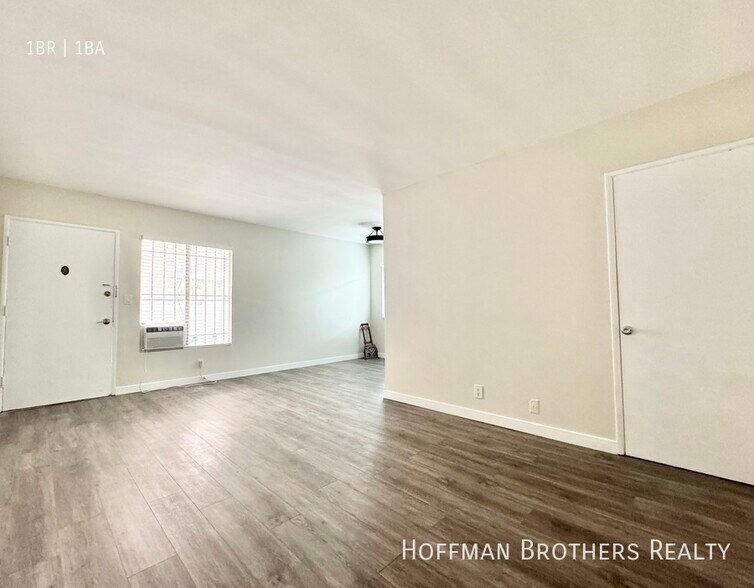 Building Photo - 1010 N Orange Grove Ave