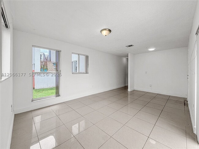 Building Photo - 9103 SW 38th St