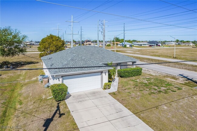 Building Photo - 2324 NE Juanita Pl