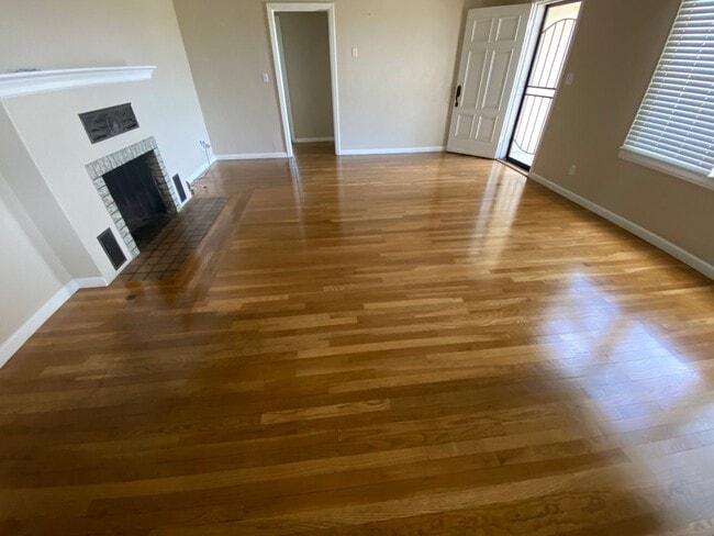 Building Photo - 3 br, 1 bath House - 8227 E. Floral Ave