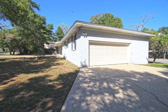 Building Photo - Northeast Pensacola Home- Entertainers Dream with Covered Deck & Fenced Backyard