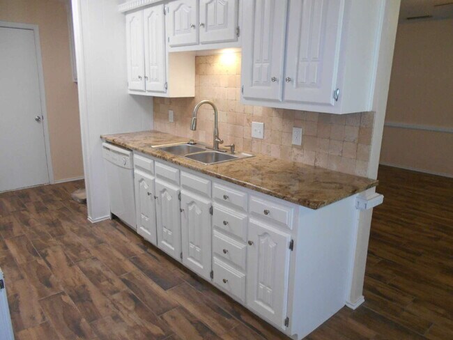 Building Photo - "Charming 3-Bedroom Haven with Cozy Fireplace on Emory Street in Lubbock!"