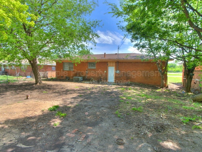 Building Photo - 219 Boston St